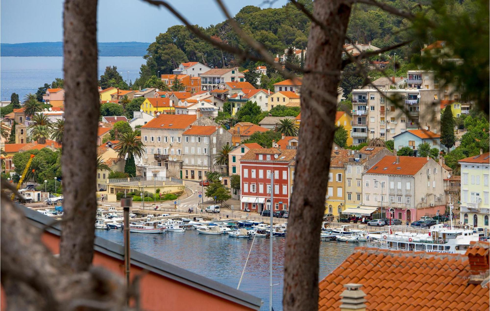 Amazing Apartment In Mali Losinj With Wifi ภายนอก รูปภาพ